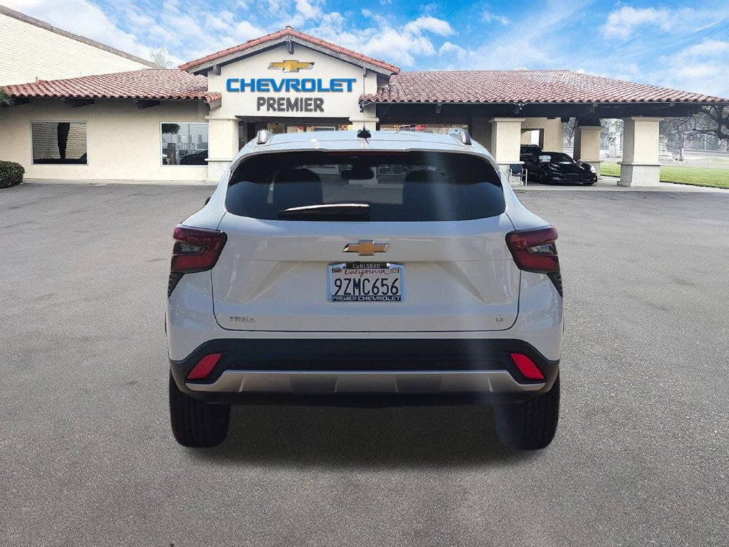 Used 2025 Chevrolet Trax LT FWD image 7