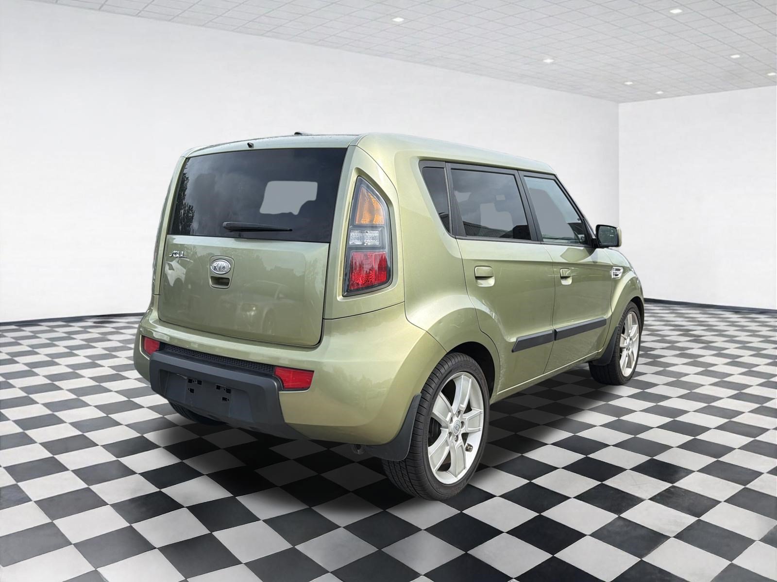Used 2010 Kia Soul ! FWD image 4