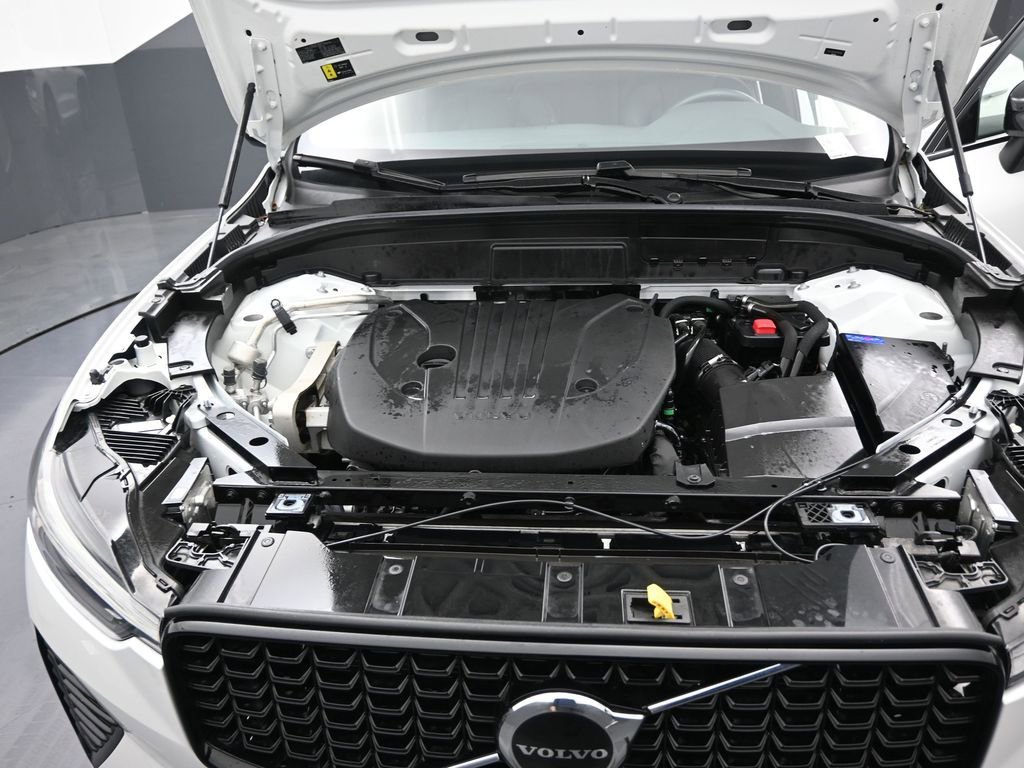Used 2024 Volvo XC60 B5 Plus image 17