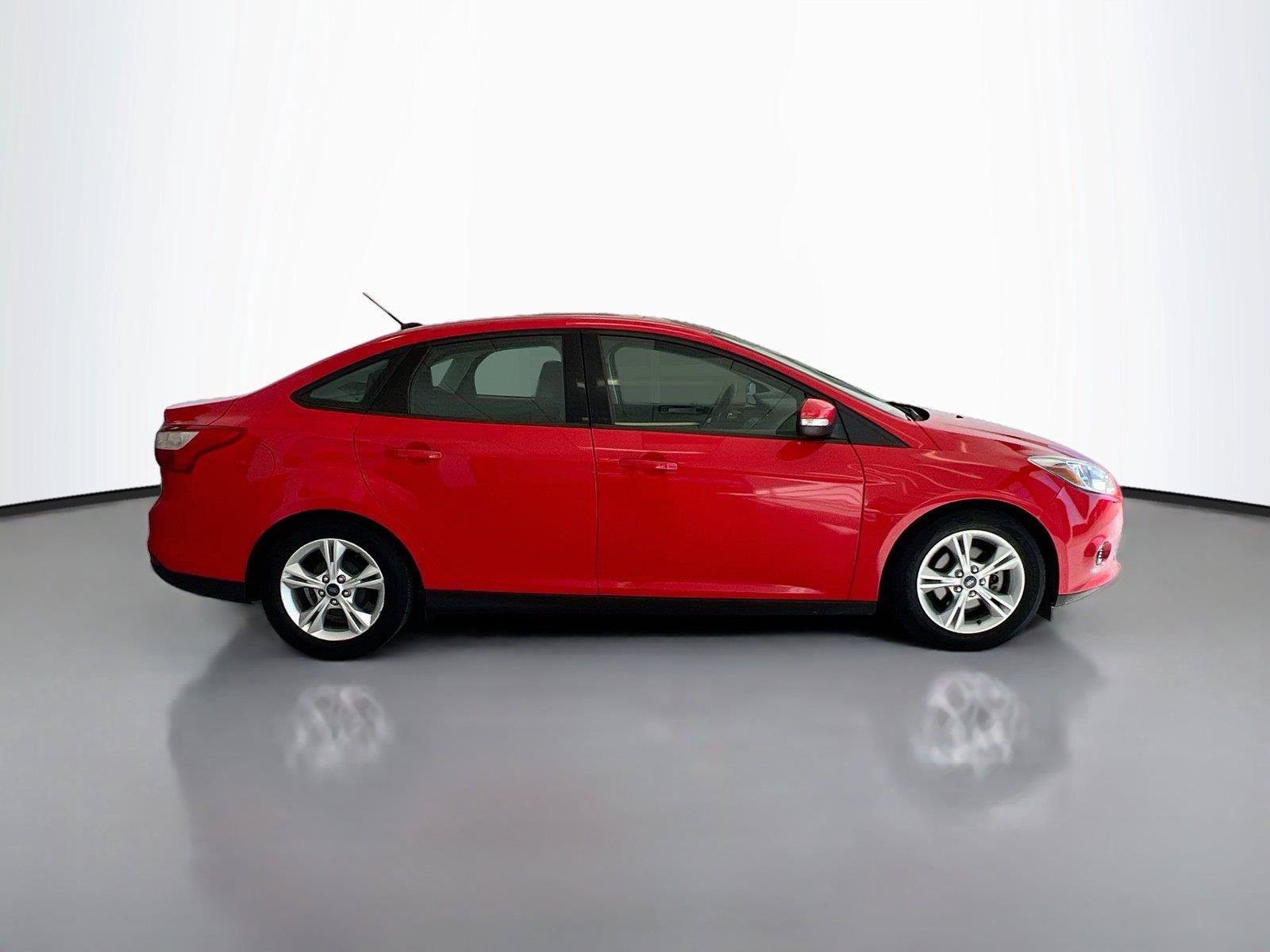 Used 2014 Ford Focus SE w/ SE Winter Package FWD image 15