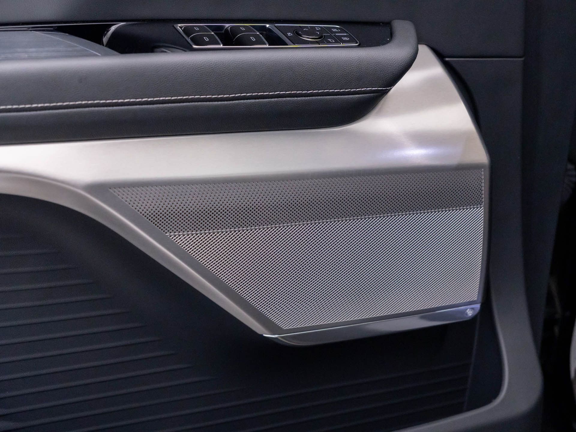 New 2026 Cadillac Vistiq Luxury w/ LPO, Floor Liner Package AWD/4WD image 17