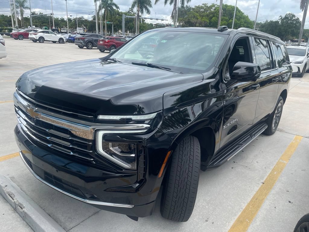 Used 2025 Chevrolet Suburban LT w/ Comfort Package RWD image 5