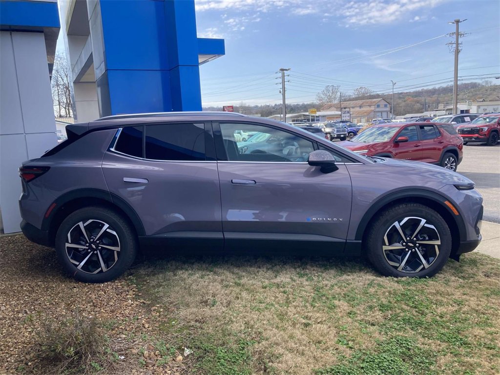 New 2026 Chevrolet Equinox EV LT image 2