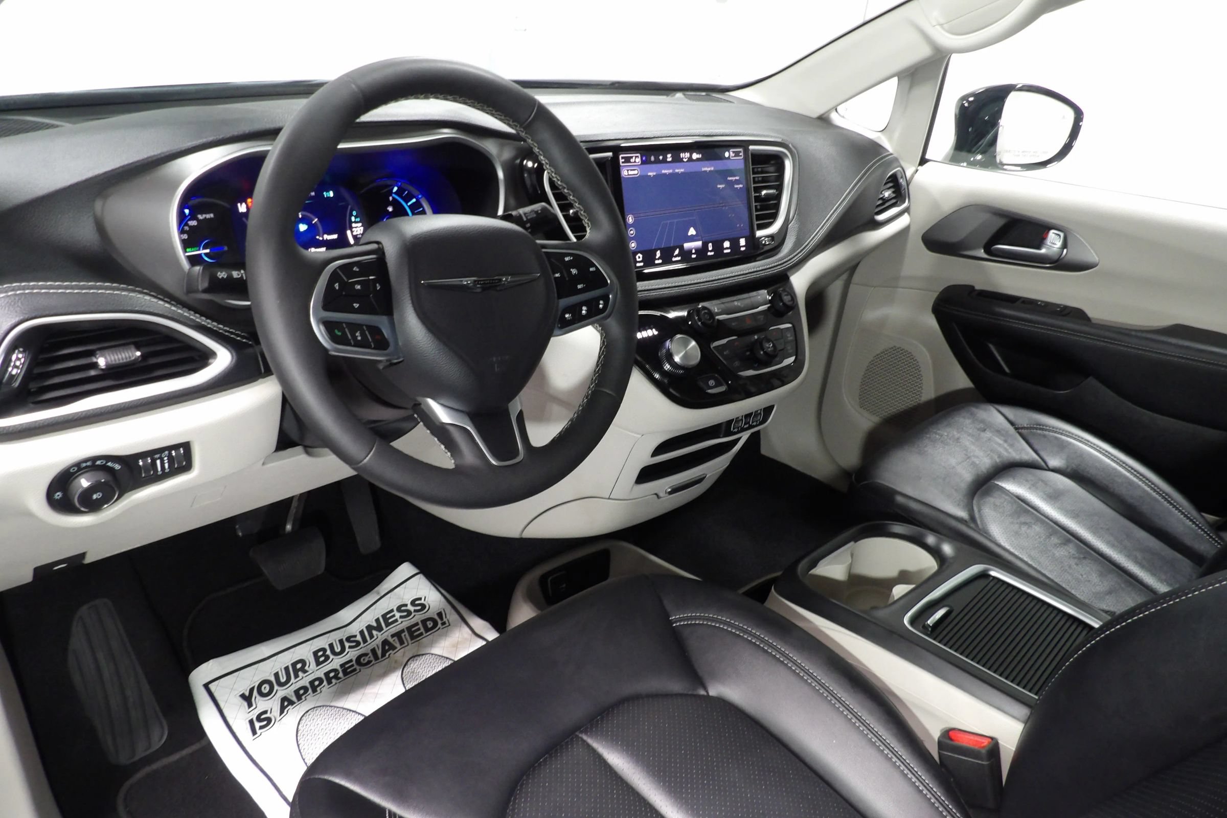 Used 2024 Chrysler Pacifica Limited FWD image 17