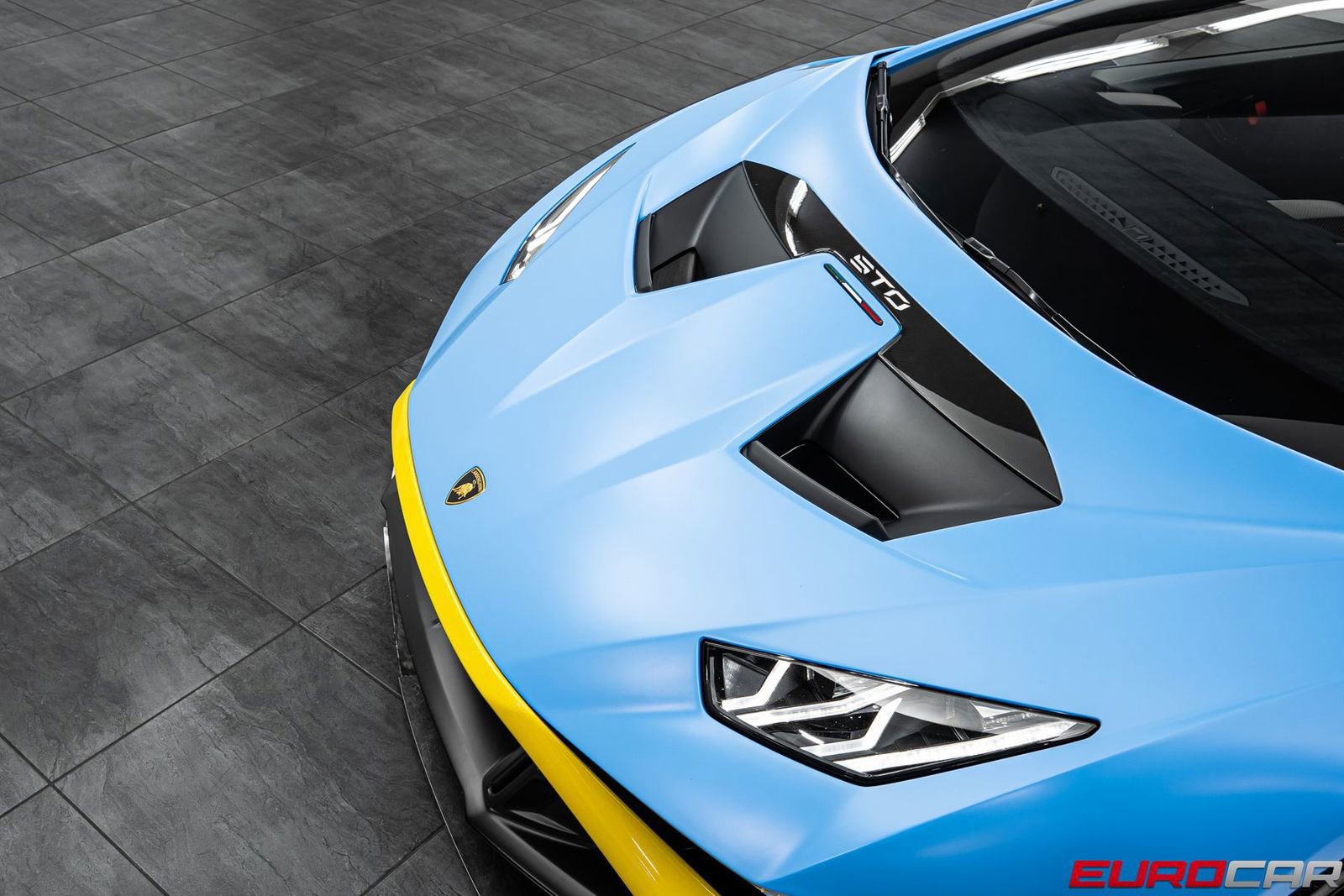 Used 2022 Lamborghini Huracan STO image 9