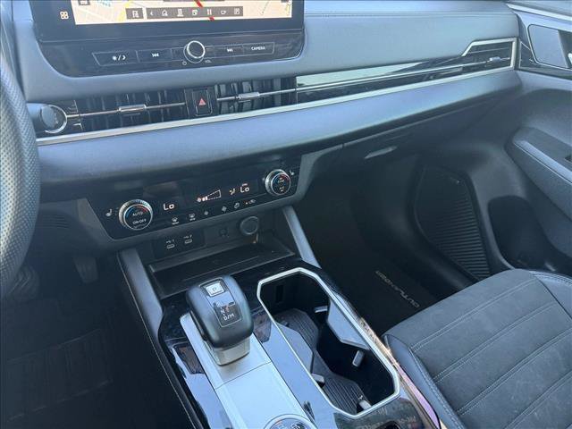 Used 2025 Mitsubishi Outlander SE FWD image 12