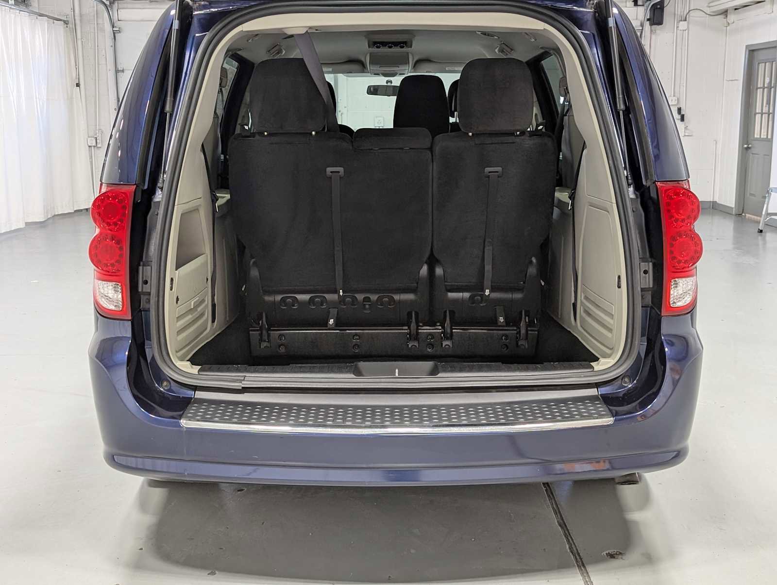 Used 2017 Dodge Grand Caravan SE w/ Power Window Group image 33