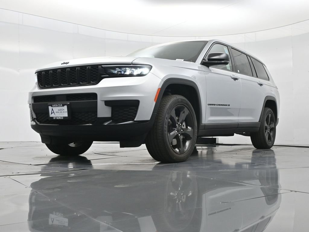 New 2025 Jeep Grand Cherokee L Altitude image 38