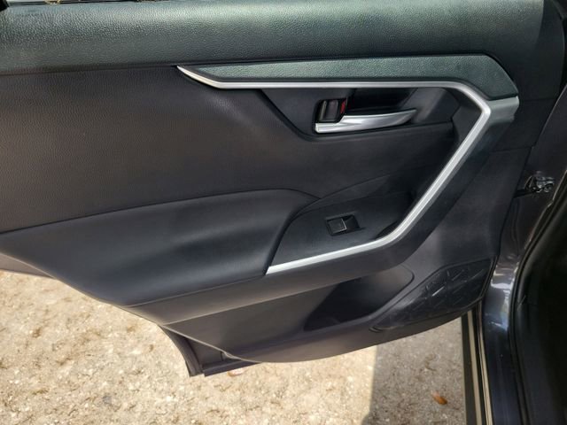 Used 2023 Toyota RAV4 SE image 9