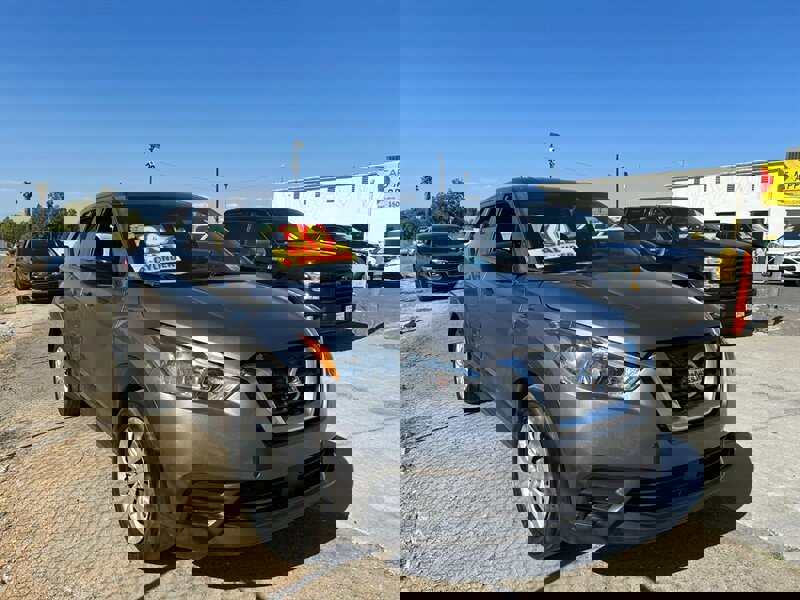 Used 2020 Nissan Kicks S image 3