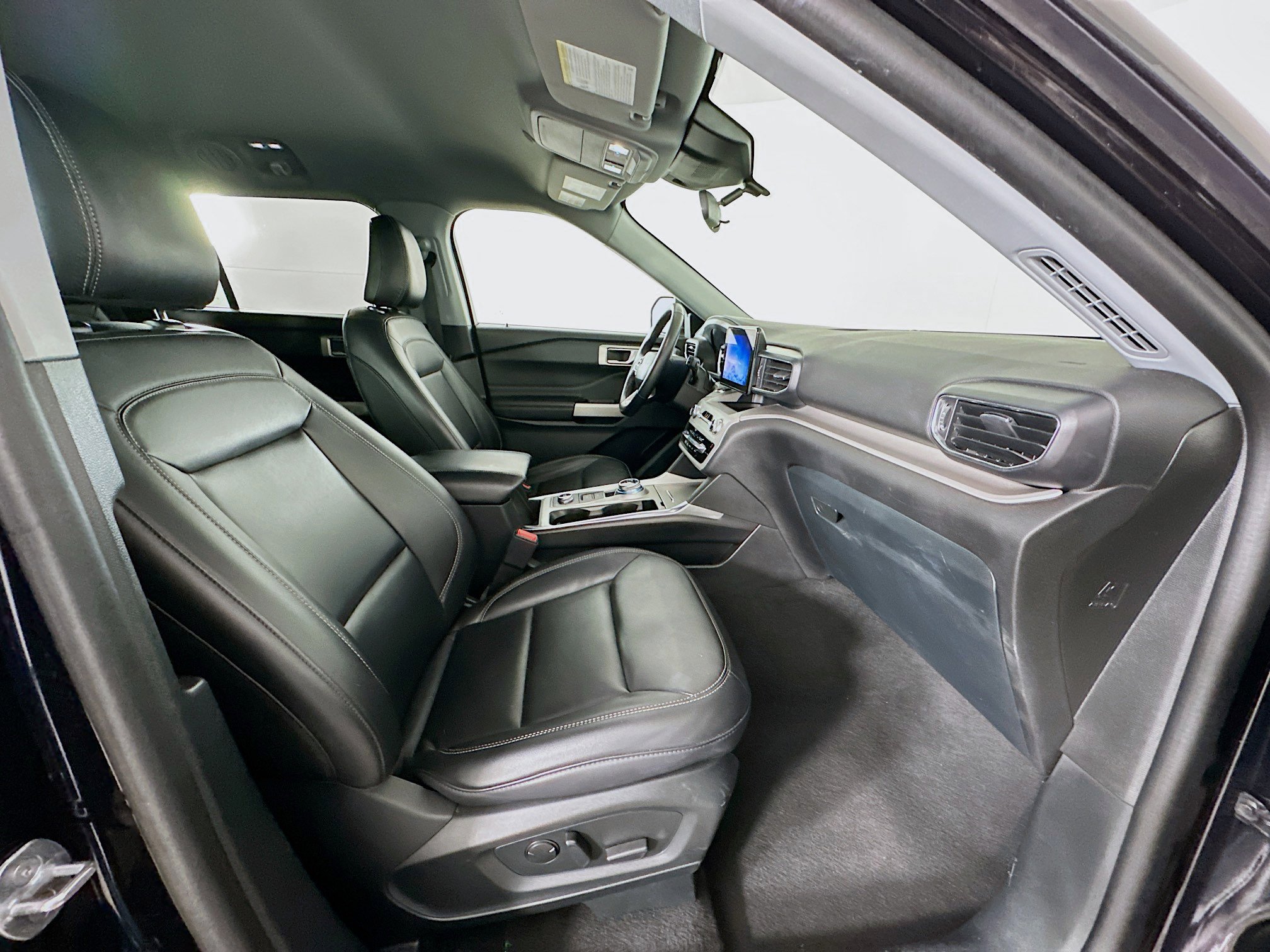 Used 2024 Ford Explorer XLT w/ Equipment Group 202A image 31