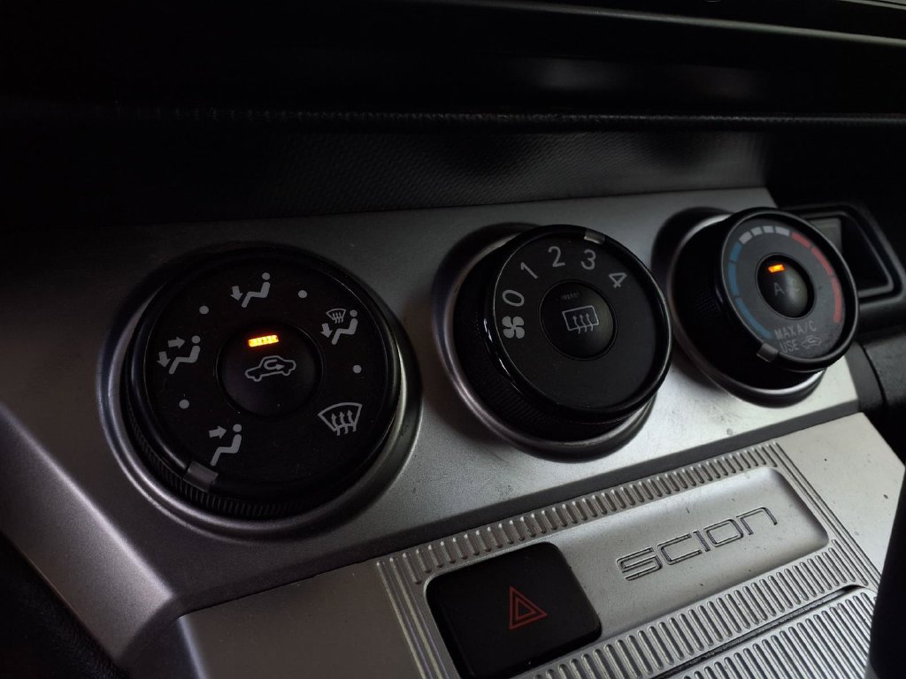 Used 2012 Scion xB FWD image 11