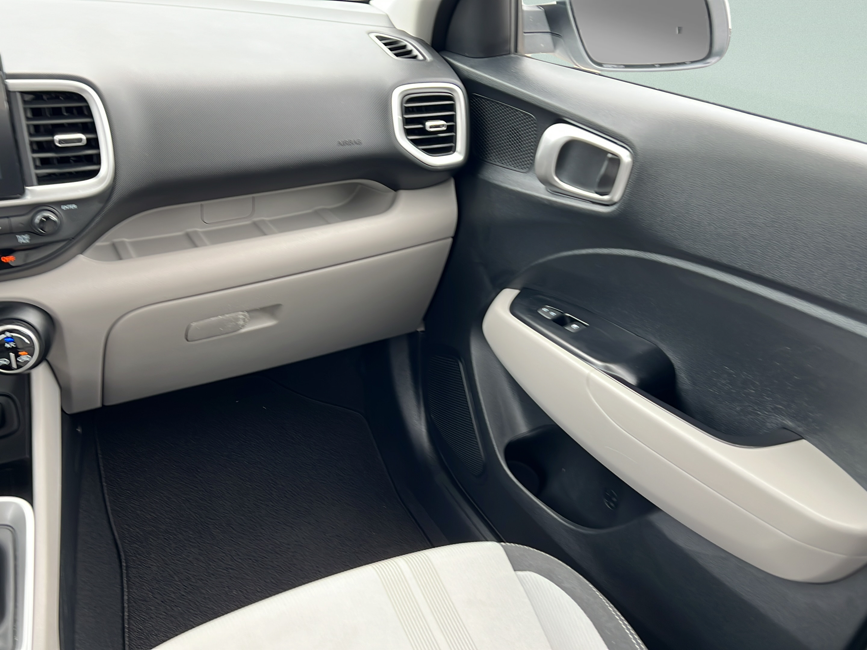 Certified 2023 Hyundai Venue SEL FWD image 13