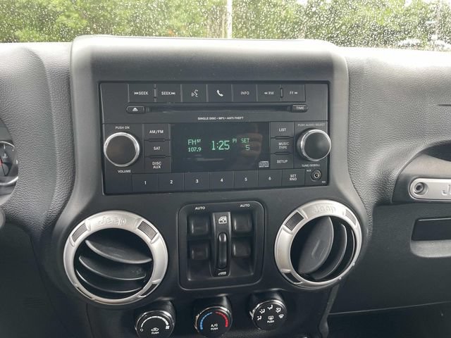 Used 2015 Jeep Wrangler Unlimited Sahara w/ Connectivity Group AWD/4WD image 22