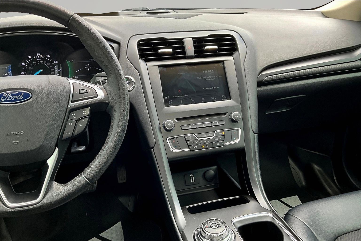 Used 2018 Ford Fusion SE w/ Equipment Group 201A FWD image 9