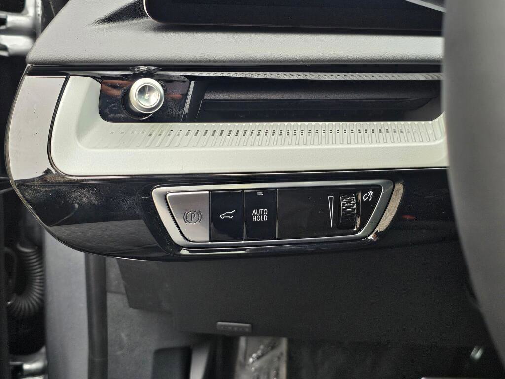 New 2026 Cadillac Optiq Luxury 1 image 32