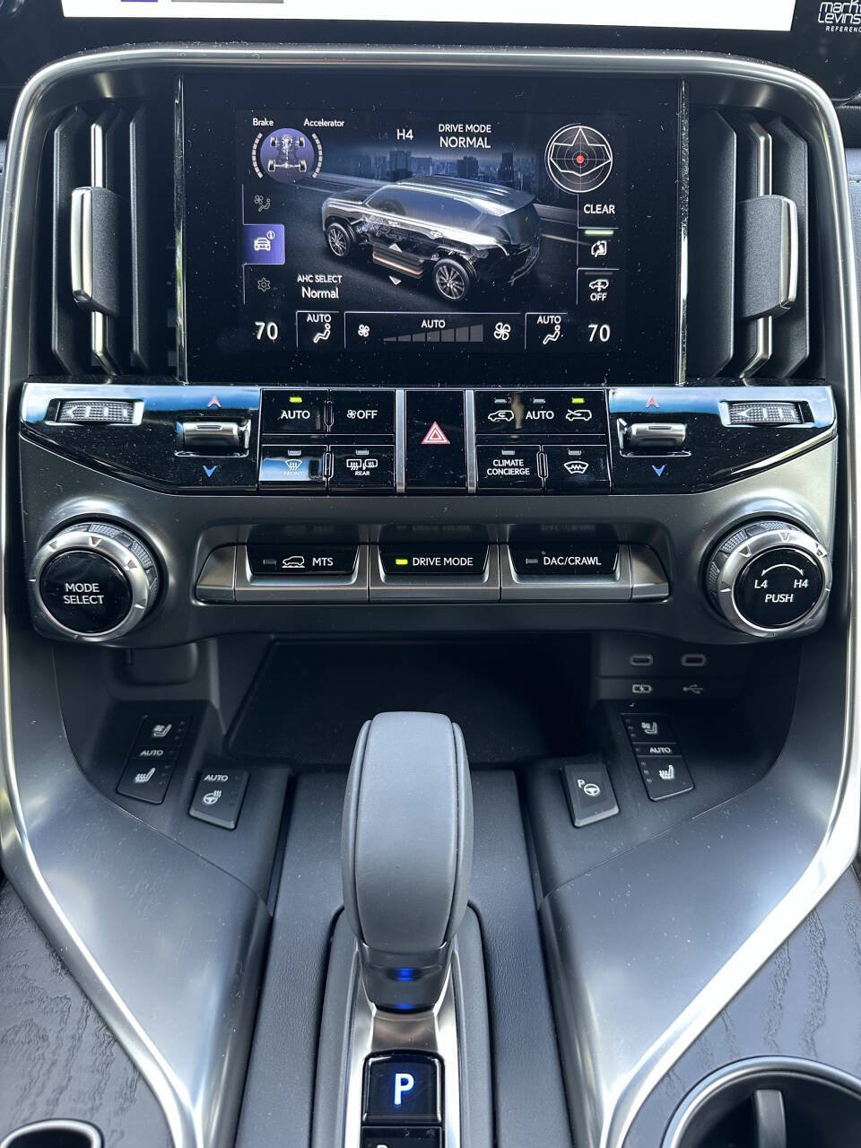 Used 2026 Lexus LX 700h Luxury AWD/4WD image 33