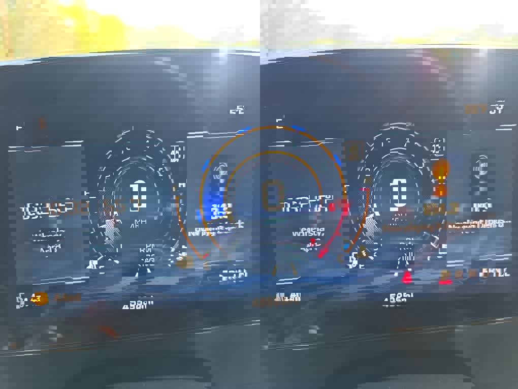 Used 2025 Chevrolet Traverse LT w/ Driver Confidence Package image 17