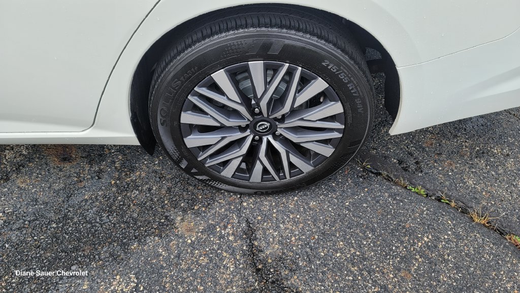 Used 2025 Nissan Altima 2.5 SV FWD image 8