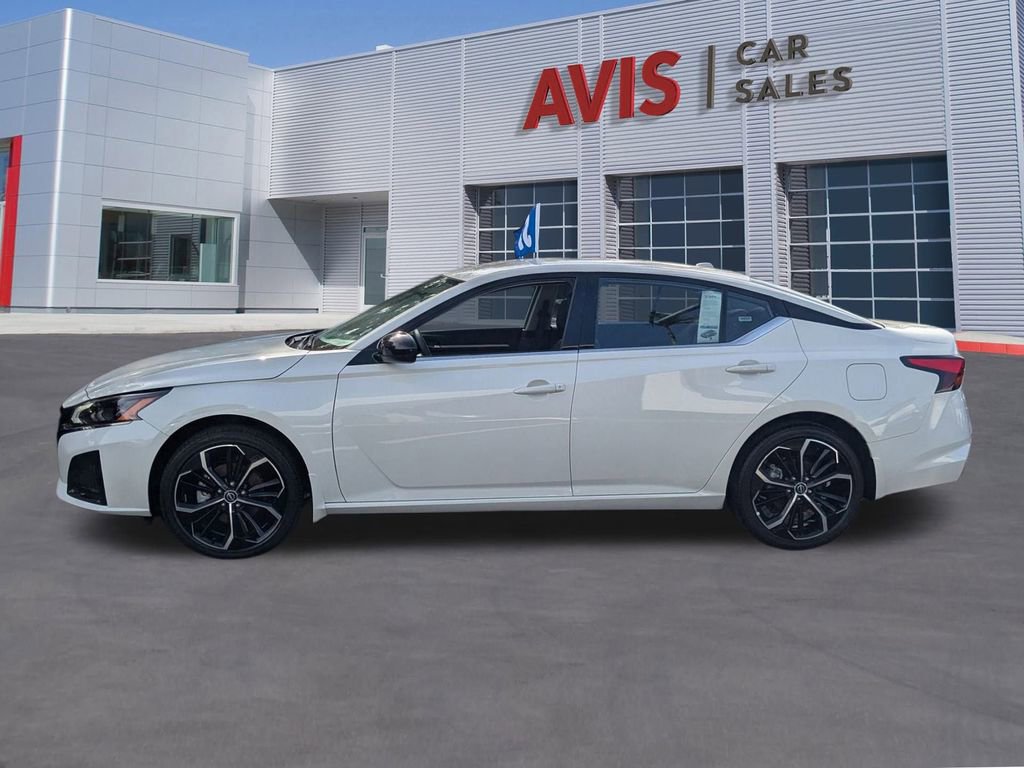 Used 2025 Nissan Altima 2.5 SR image 11