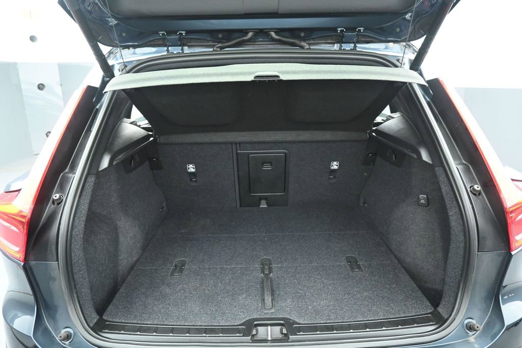 Used 2022 Volvo XC40 P8 Recharge Plus AWD/4WD image 23