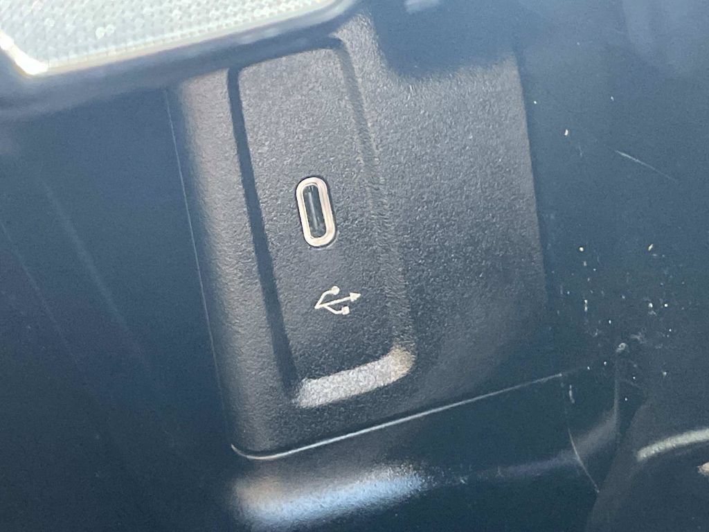 Used 2024 Mercedes-Benz GLC 300 4MATIC image 40