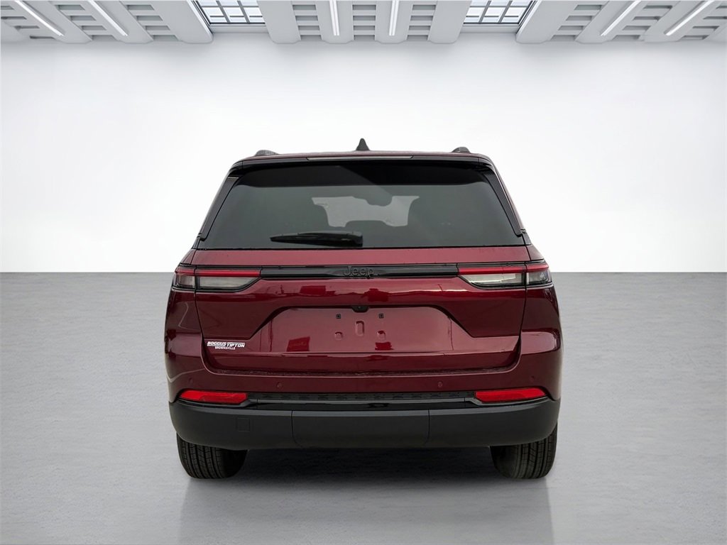 New 2025 Jeep Grand Cherokee Altitude image 4