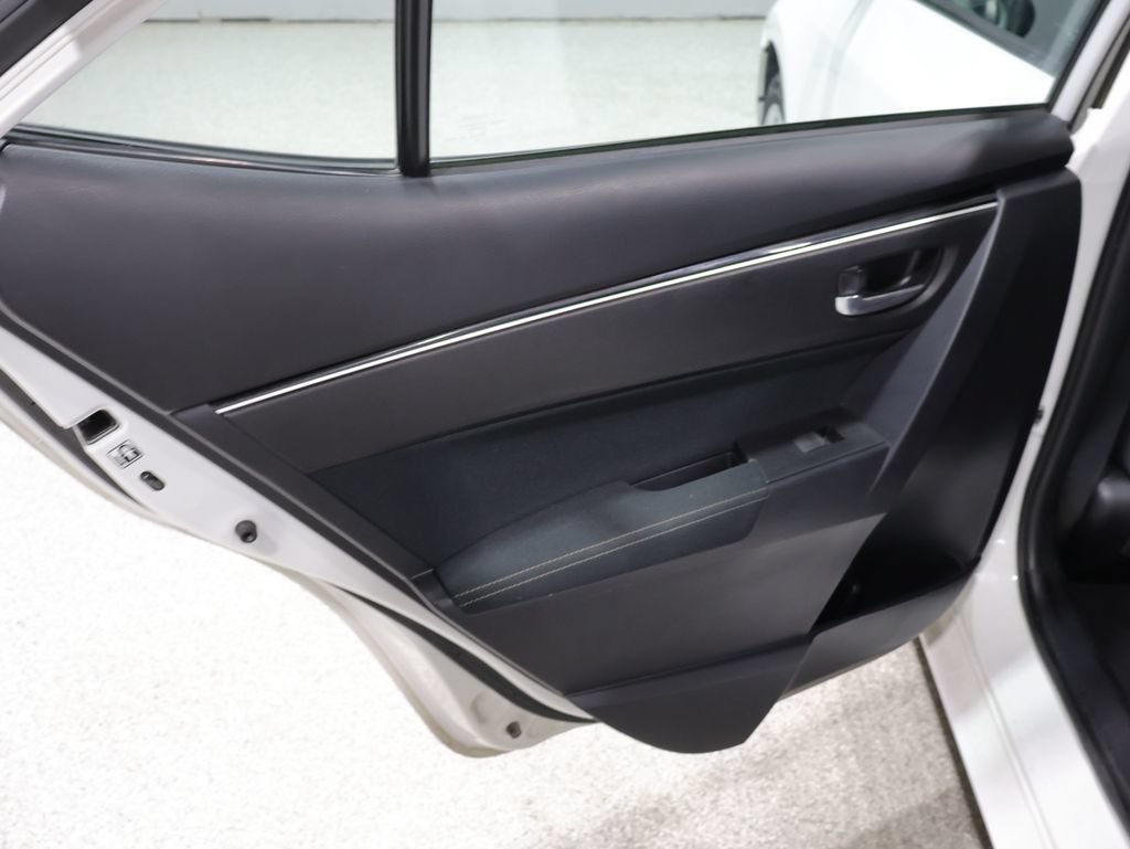 Used 2018 Toyota Corolla LE FWD image 18