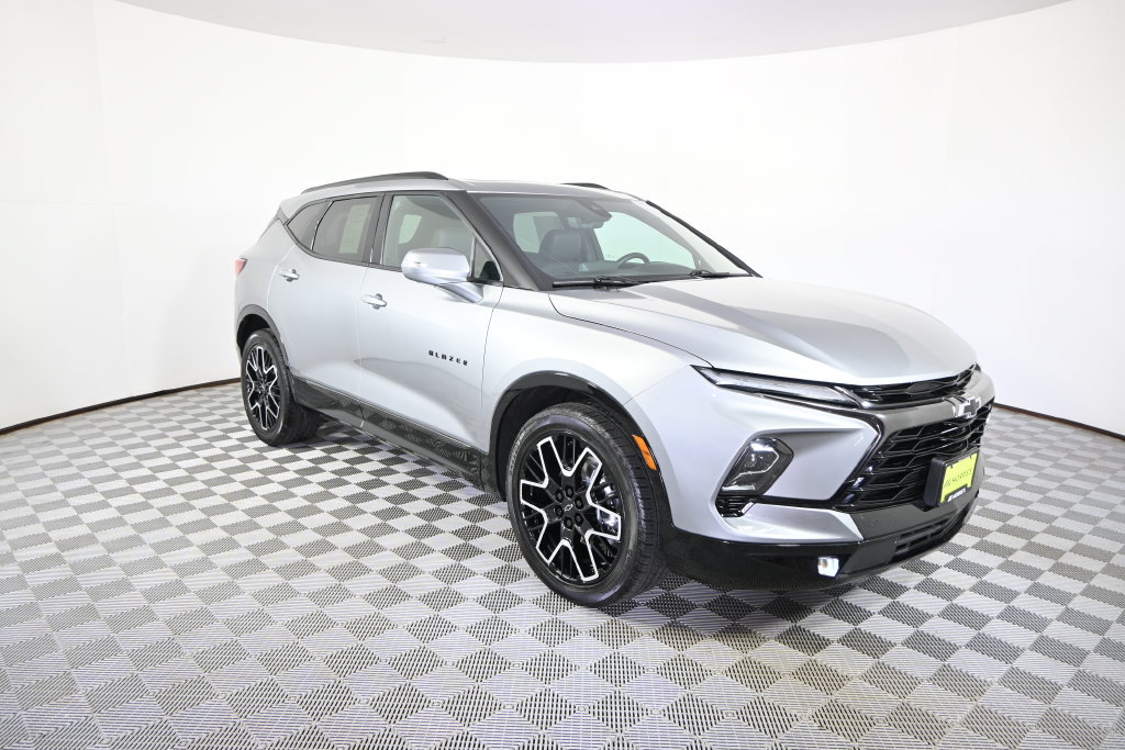 Used 2023 Chevrolet Blazer RS w/ Driver Confidence II Package AWD/4WD image 9