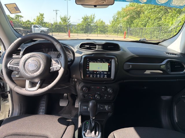 Used 2023 Jeep Renegade Latitude AWD/4WD image 15