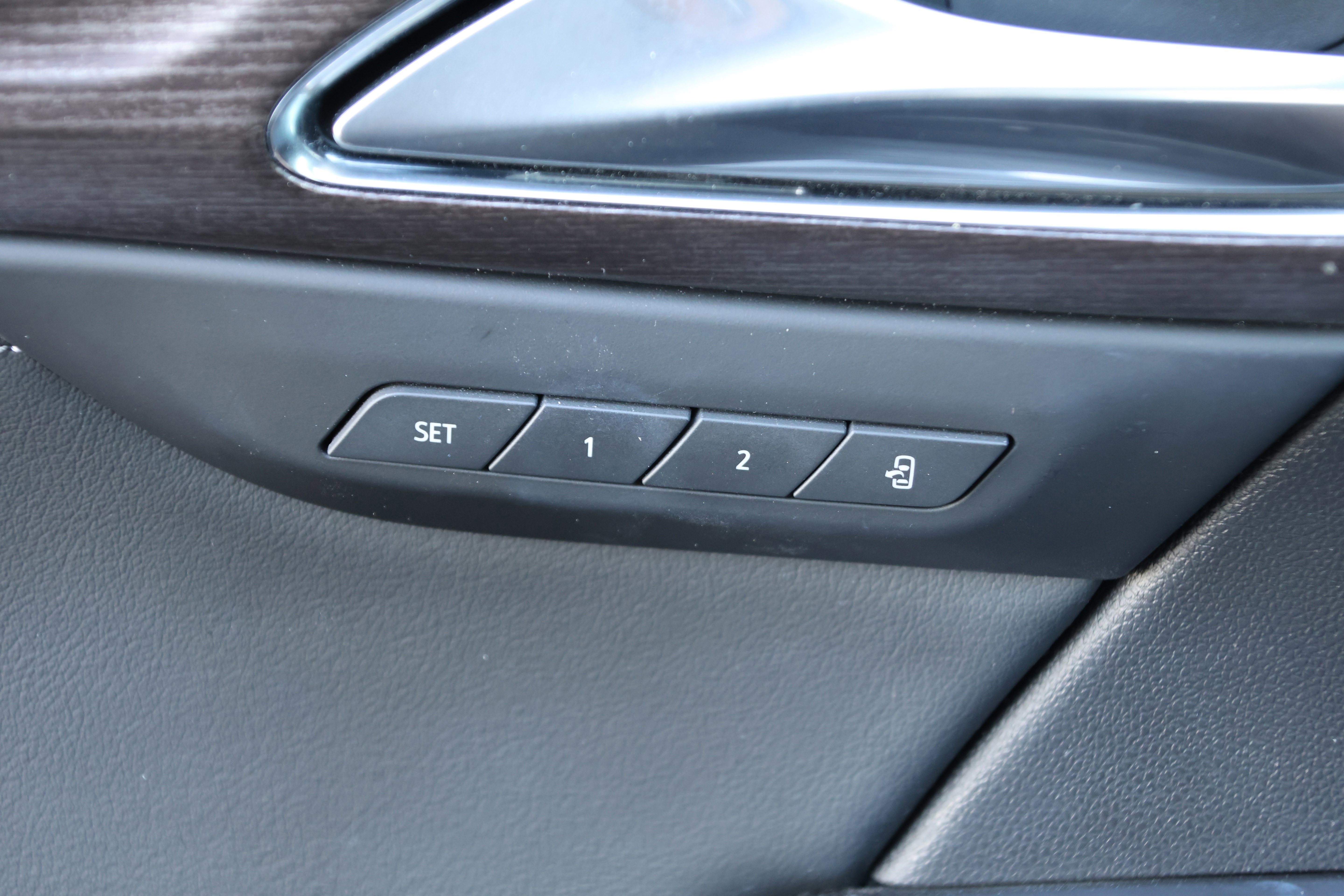 Used 2022 Buick Envision Avenir w/ Technology Package II FWD image 12