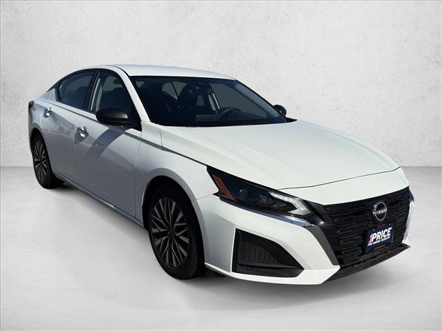 Used 2025 Nissan Altima 2.5 SV FWD image 3