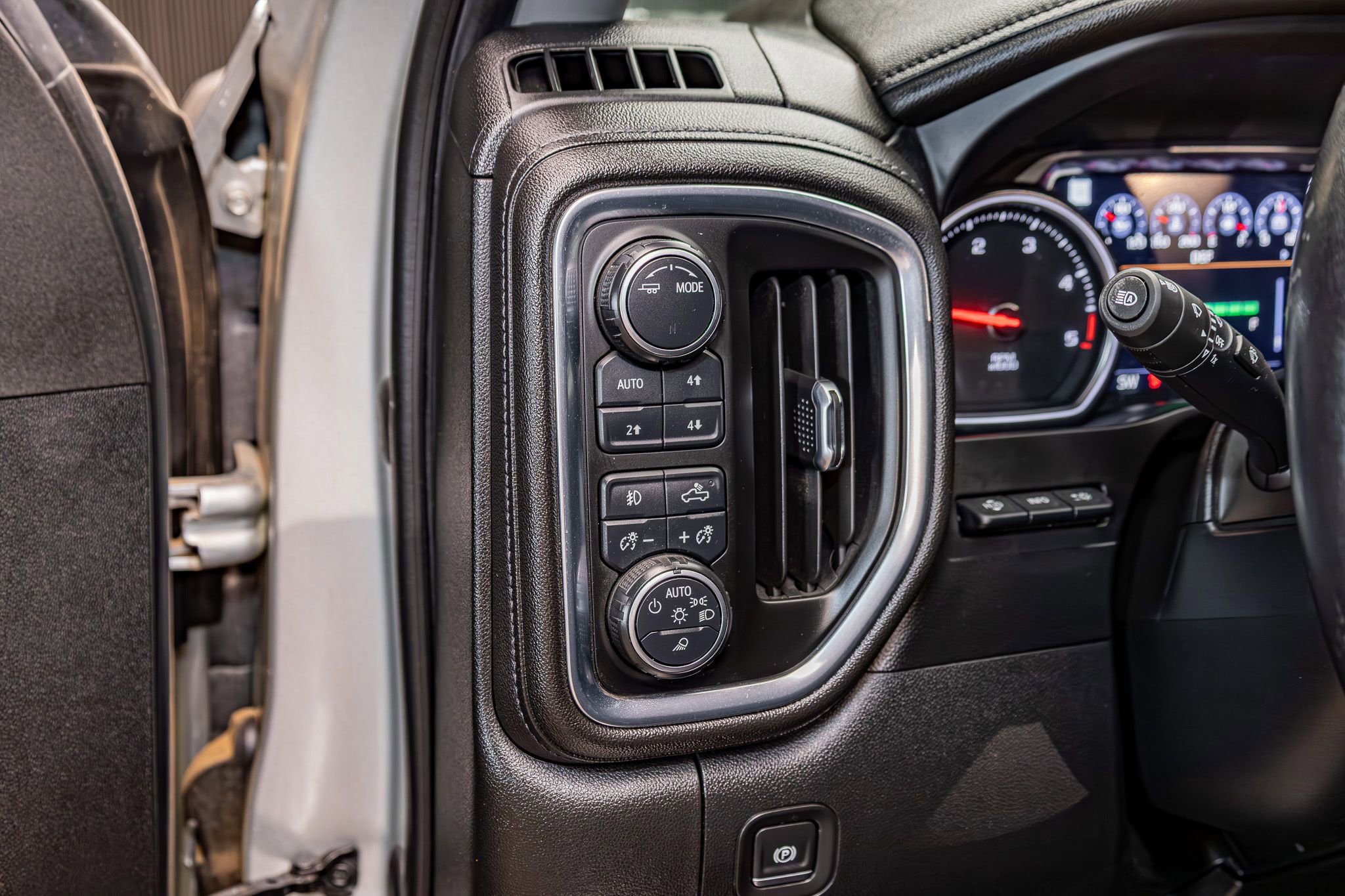 Used 2020 Chevrolet Silverado 2500 LTZ w/ LTZ Premium Package image 16