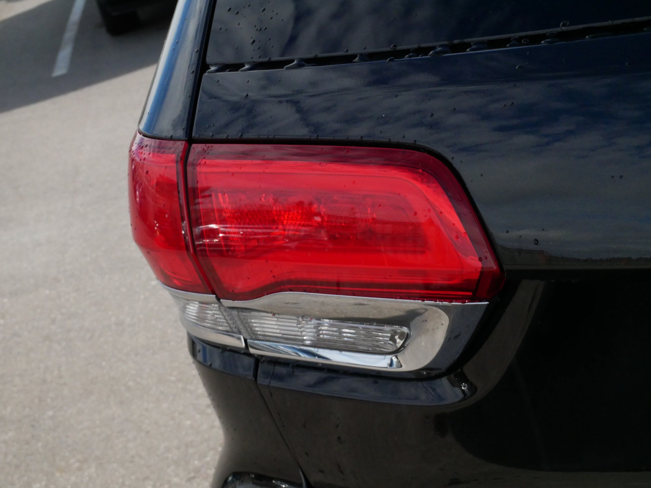 Used 2014 Jeep Grand Cherokee Overland w/ Advanced Technology Group AWD/4WD image 14