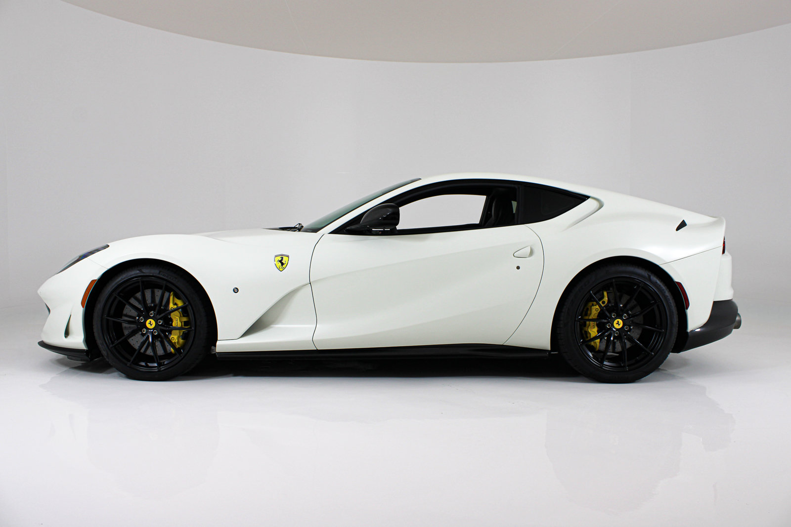 Used 2019 Ferrari 812 Superfast RWD image 3