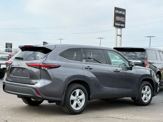 Used 2024 Toyota Highlander LE image 40