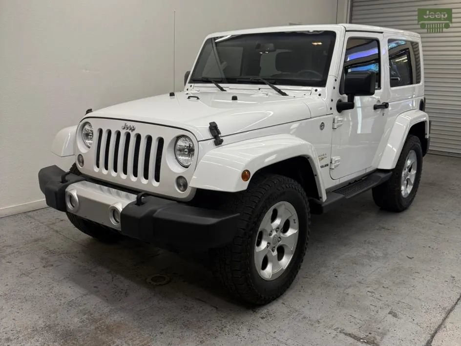Used 2015 Jeep Wrangler Sahara w/ Connectivity Group AWD/4WD image 3
