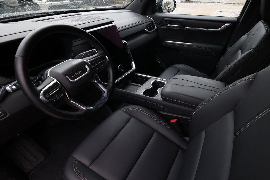 Used 2026 GMC Acadia Elevation w/ Elevation Premium Package FWD image 9