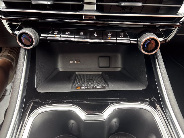 New 2027 Chevrolet Traverse Z71 w/ Enhanced Driving Package AWD/4WD image 21