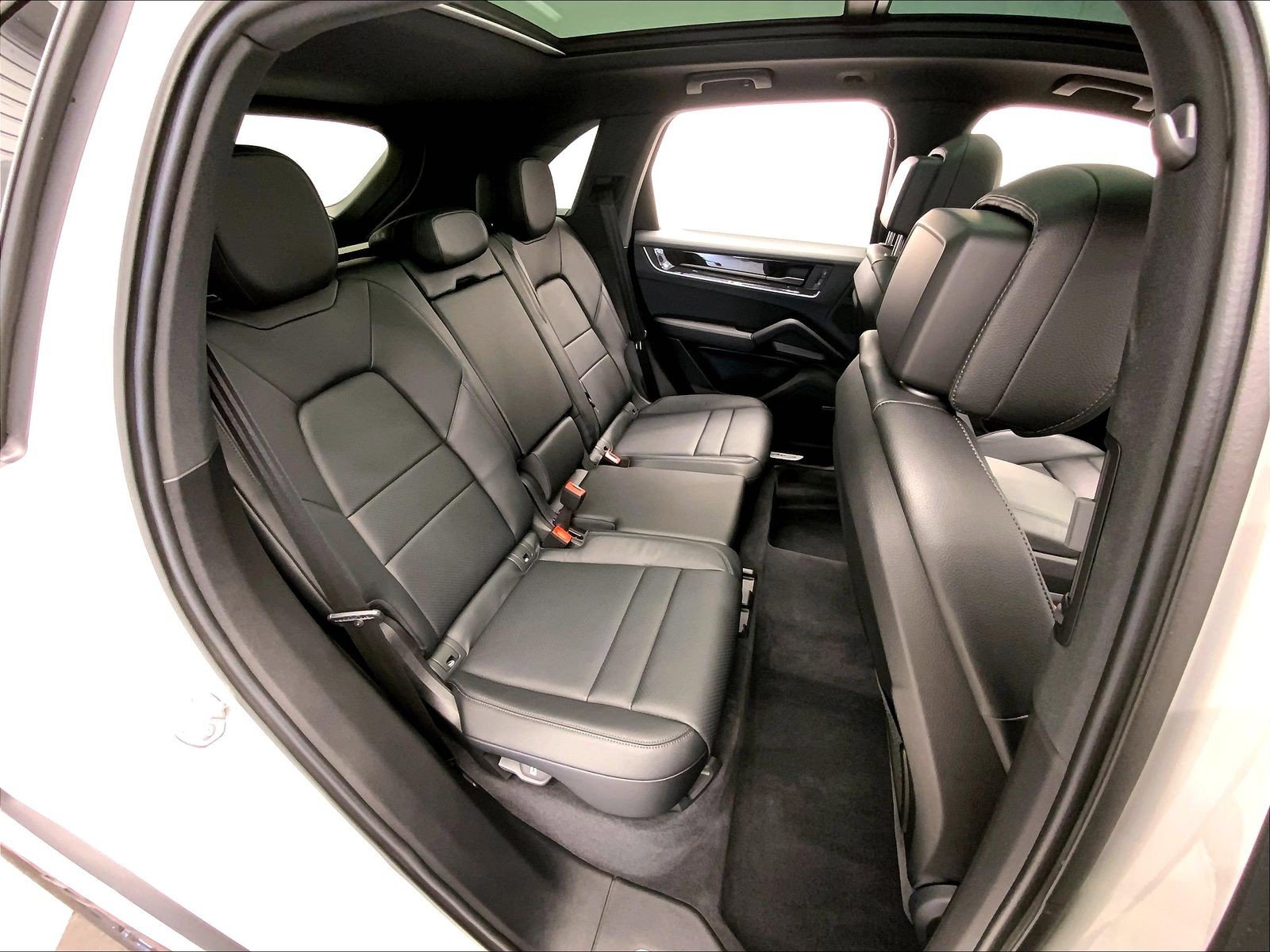 Certified 2024 Porsche Cayenne S AWD/4WD image 23