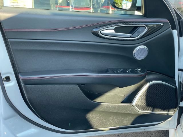 Used 2018 Alfa Romeo Giulia Quadrifoglio w/ Driver Assist Dynamic Package RWD image 18