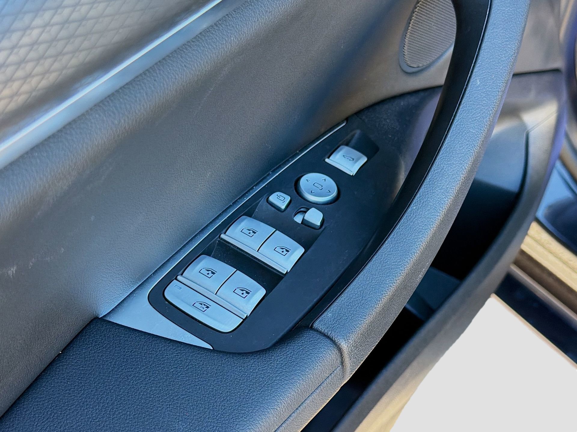 Certified 2025 BMW X4 xDrive30i image 24