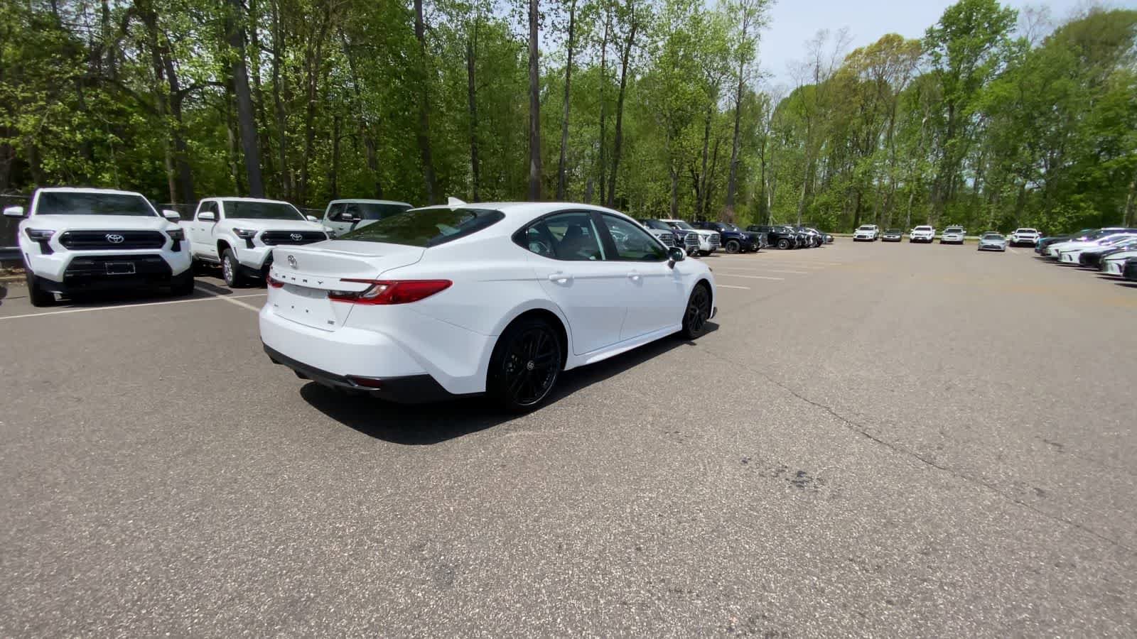 Used 2025 Toyota Camry SE FWD video 2