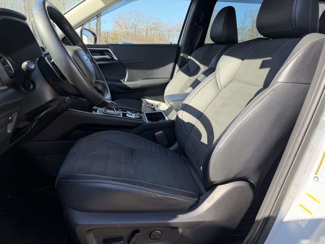 Used 2023 Mitsubishi Outlander SE image 23