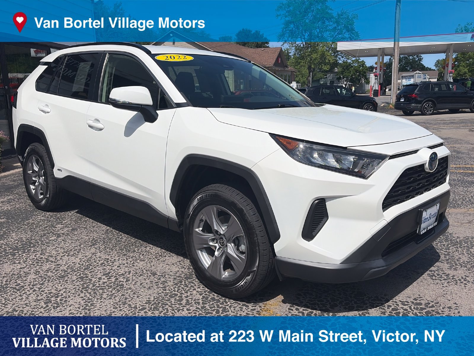 Used 2022 Toyota RAV4 LE AWD/4WD image 4