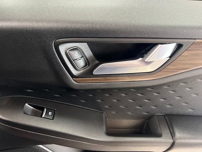 Used 2020 Ford Escape Titanium AWD/4WD image 15