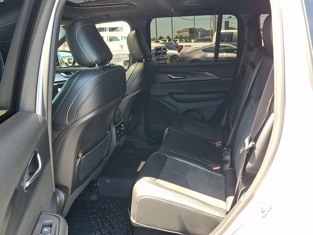Used 2024 Jeep Grand Cherokee Altitude RWD image 8