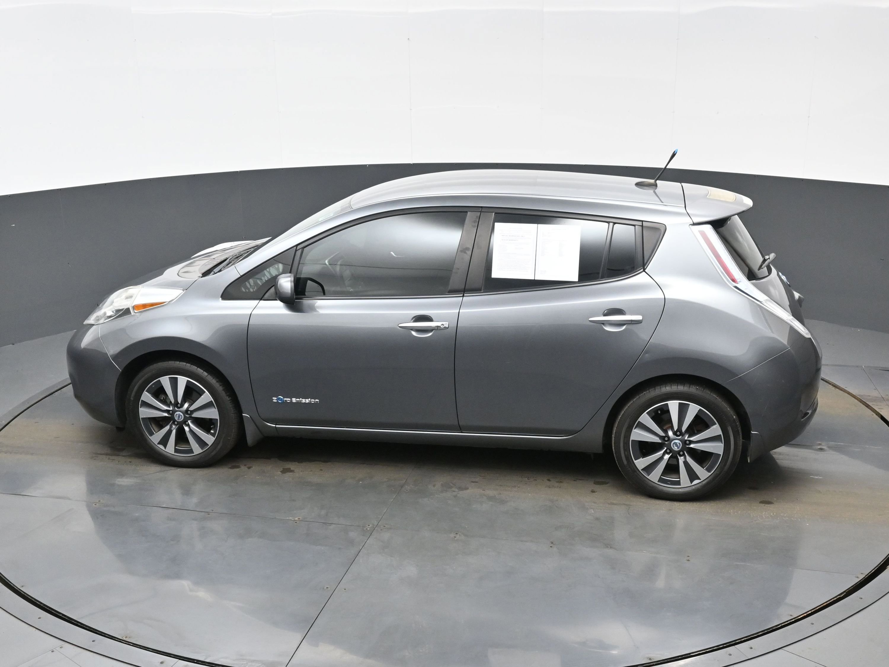 Used 2014 Nissan Leaf SL image 33