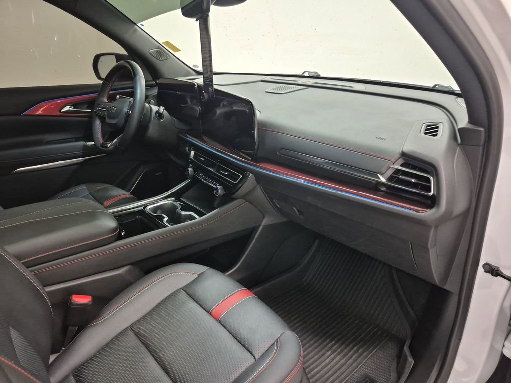 Used 2024 Chevrolet Traverse RS image 30