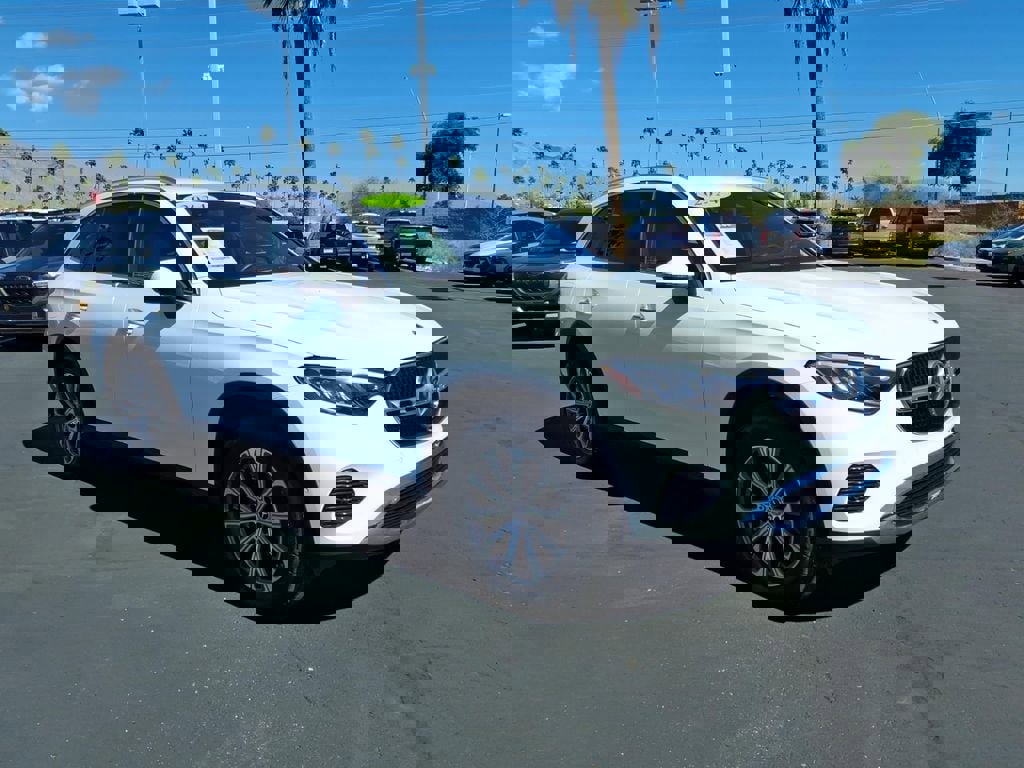 Used 2024 Mercedes-Benz GLC 300 4MATIC image 31